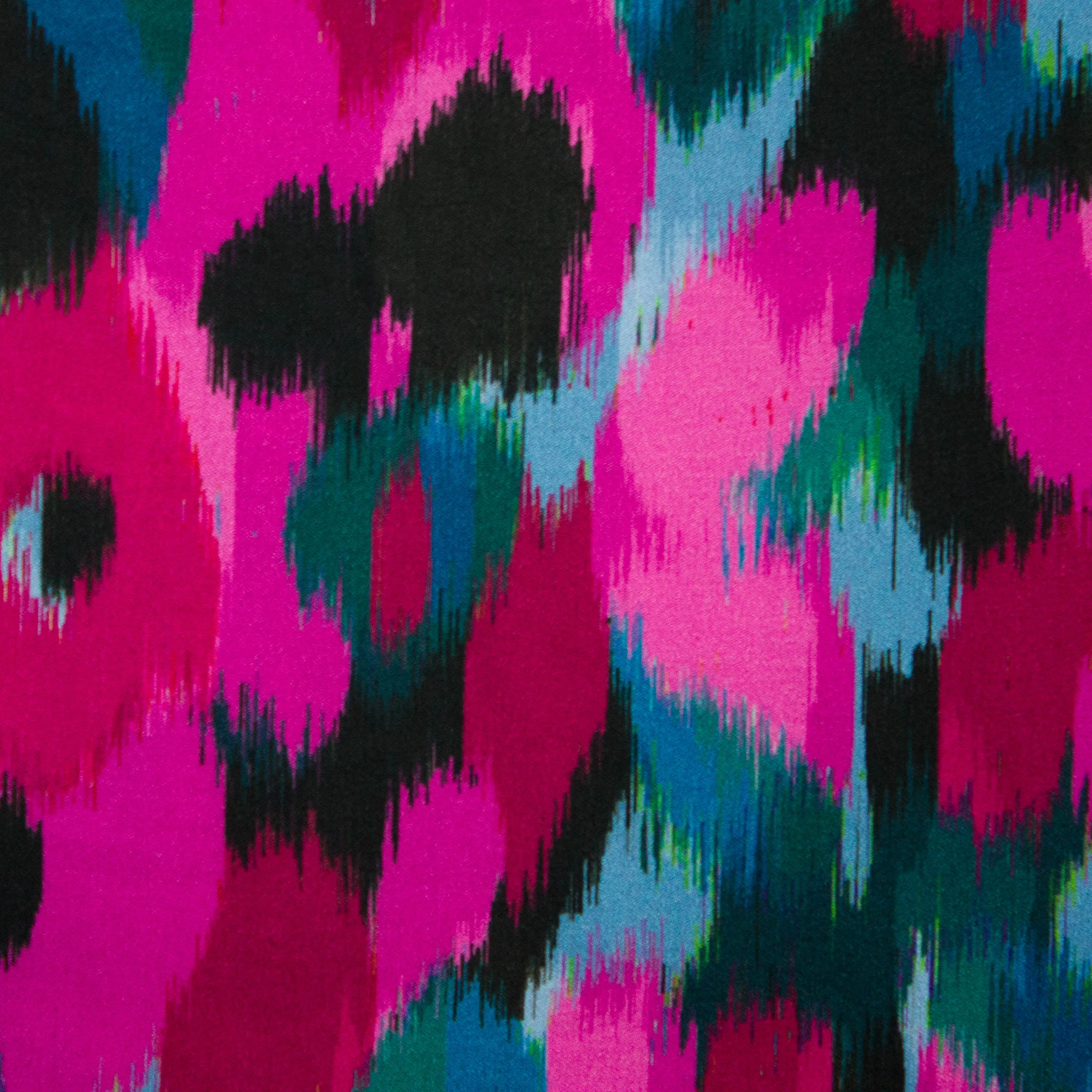 viscose fuchsia met abstract motief
